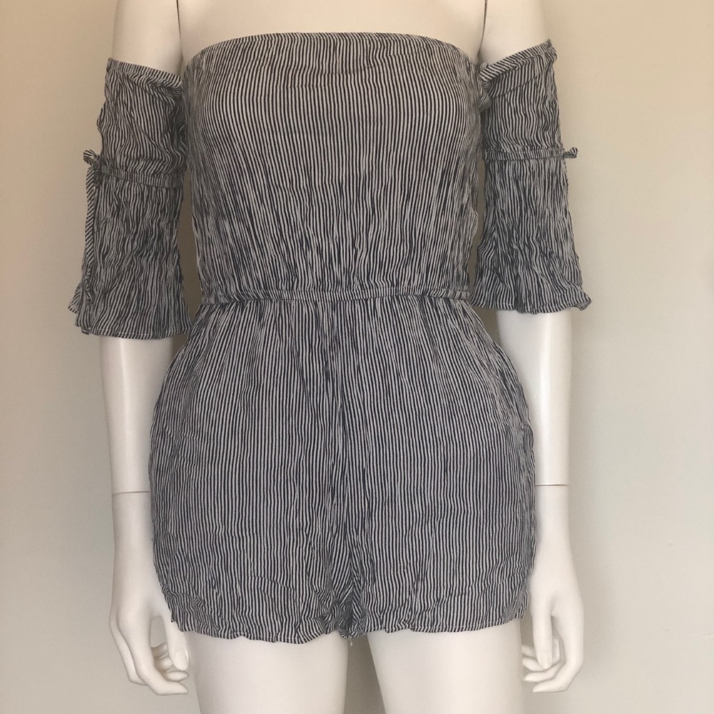 American Eagle White/ Blue Stripped Romper Size XS